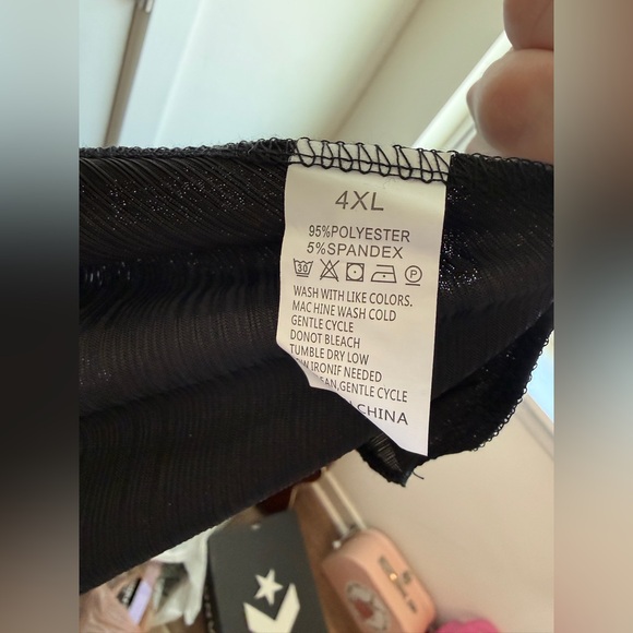 SHEIN Elegant Gold Pleated Skirt - Picture 3 of 3